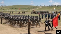 中國軍隊2022年8月31日在俄羅斯遠東地區的一個射擊場參與俄羅斯主辦的“東方-2022”軍事演習。