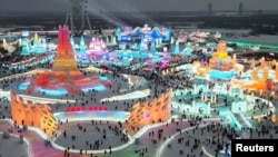 中國黑龍江省哈爾濱國際冰雪節夜景。（2024年1月4日）