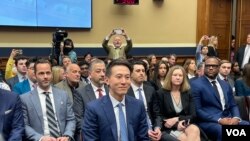 TikTok行政總裁周受資2022年3月23日赴國會山出席眾議院能源與商務委員會聽證會，針對TikTok用戶隱私、數據安全和美國國家安全等一系列議題接受議員質詢。（美國之音記者李逸華拍攝）