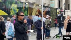 香港“831太子港鐵站乘客被警察無差別毆打事件”的五週年紀念日,當年在太子站被警察毆打受傷的王先生在集會上發言。(美國之音/鄭樂捷)