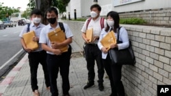 資料照片：深圳改革宗聖道教會成員準備在聯合國難民事務高級專員公署駐泰國曼谷的辦公室遞交難民申請。他們聲稱在中國遭受了宗教迫害。他們說，他們面臨中國政府的騷擾，還有可能被遣返。 (2022年9月5日)