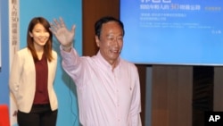 台灣鴻海集團創辦人郭台銘在台北出席他的新書發布會。（2023年8月8日）