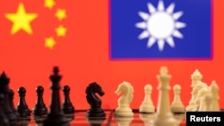 中國與台灣的旗幟。