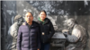 盧思位妻子張春曉（右）為丈夫被送中感到震撼。 （張春曉提供）