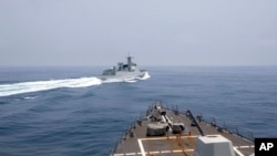 6月3日，中國的一艘驅逐艦採取了“不安全的”動作，攔截美國鍾雲號驅逐艦 （USSChung-Hoon).
