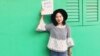 資料照片: 2017年9月中國記者黃雪琴舉著#METOO 標語
