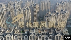 在江蘇省鎮江一所大樓頂部俯瞰碧桂園建造的鳳凰城樓盤。 （2021年10月31日）