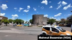 Müzakere sürecinin başlamasından sonra Türkiye’ye gelen heyetlerin yolu mutlaka Diyarbakır’dan da geçiyordu.