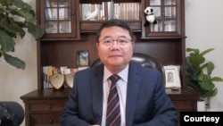 位於美國的時評人王劍