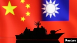 中國與台灣旗幟與一艘戰艦的圖示。