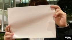 香港白紙示威即將屆滿一周年，有參加者表示白紙運動沒有對社會帶來很大的改變，但是一些參與過的成員卻要付上很大的代價，尤其是中國內地來港女博士生曾雨璇案，引起很大的不安。(美國之音/湯惠芸)