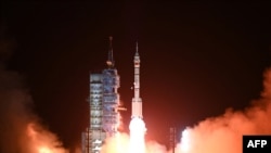 2022 年 11 月 29 日晚，長征二號 F 運載火箭搭載神舟十五號飛船和三名宇航員前往中國天宮空間站，從中國西北部甘肅省酒泉衛星發射中心升空。