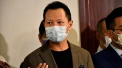公民黨立法會議員郭榮鏗質疑建制派及北京”兩辦”對他的指控， 完全不能夠提出他違反那一條議事規則，以及立法會議員誓言 的那一部份，事件令人感到一國兩制敗壞得很厲害。(美國之音湯惠芸)