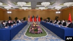 美國總統拜登和中國國家主席習近平率領雙方主要官員在印度尼西亞度假勝地巴厘島G20峰會前舉行會晤，中國駐美大使秦剛缺席了這次重要會晤。（2022年11月14日）