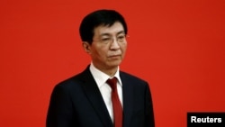 中共中央政治局常委會成員王滬寧在中共二十大閉幕後與媒體見面。（2022年10月23日）