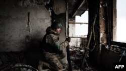 2023年2月9日，在俄羅斯入侵烏克蘭期間，國家邊防局的一名烏克蘭軍人在巴赫穆特的戰鬥中。