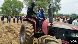 Trator agrícola em Angola