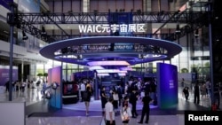 人們在上海參觀年度“世界人工智能大會”。（2022年9月1日）