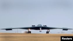 미 공군의 B-2 전략폭격기.