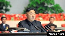 18일 평양에서 열린 전국 경공업대회에 참석해 연설한 북한 김정은 국방위원회 제1위원장. 19일 조선중앙통신이 보도했다.