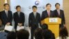 이석준 한국 국무조정실장이 2일 서울 세종로 정부서울청사에서 한국 정부의 독자적 대북제재 조치에 대해 발표하고 있다. 이날 발표한 제재 대상에는 황병서 총정치국장과 최룡해 노동당 부위원장, 김원홍 국가안전보위부장, 김기남 당 부위원장 등 북한 정권의 핵심 인사들은 물론, 노동당과 국무위원회, 당 중앙군사위원회, 인민무력성 등 핵심 관련기관이 포함됐다.