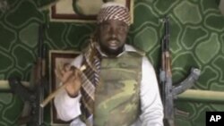 Imagem de um vídeo publicado pela Boko Haram que apresenta o Imã Abubakar Shekau (na foto) como o seu líder 