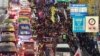 2024年12月4日，參加反對南韓總統尹錫悅遊行的抗議者前往首爾總統府。 (法新社）