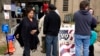 Los votantes acudieron a las urnas el tres de noviembre para elegir dos gobernadores, alcaldes y autoridades intermedias. 