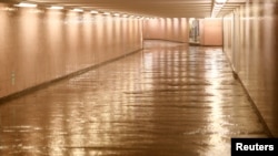 一次暴雨後德國柏林地鐵一個站的入口（2017年6月29日）