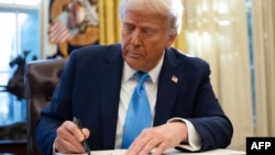 美國總統特朗普在白宮簽署一份與聯合國機構關係的行政命令。 (2025年2月4日)