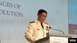 中國軍方代表孫建國上將在香格里拉對話上發言(美國之音莉雅拍攝)