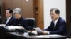 문재인 한국 대통령이 지난 29일 오전 1시 북한이 28일 밤 자강도 일대에서 동해상으로 탄도미사일을 기습 발사한 것과 관련해 긴급 국가안전보장회의(NSC) 전체회의를 소집했다.