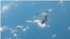 일본 이와쿠니 미 해병대기지에서 출격한 미 해군 F/A-18 슈퍼호넷 전투기와 해병대 F-35 라이트닝II 전투기, 미 사우스다코타주 엘스워스 공군기지에서 전개한 공군 B-1B 전략폭격기가 18일 인도-태평양 지역에서 대규모연합통합훈련에 참가했다고 미 공군태평양사령부가 밝혔다.