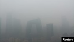 透過霧霾看北京城區（2018年4月2日） 