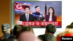 南韓民眾在首爾觀看有關朝鮮的新聞。