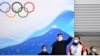中国国家主席习近平在北京参观2022年冬季奥运会的比赛场地—国家速滑馆。（2022年1月4日）