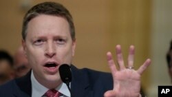 前特朗普政府副國家安全顧問博明（Matt Pottinger）2023年2月在國會作證。（美聯社）