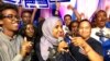 Ilhan Omar addresses supporters after her historic primary election victory to represent Minnesota's 5th District in the U.S. Congress in Minneapolis, Aug. 14, 2018. (Photo: K. Farabaugh / VOA) 