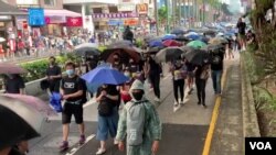 2019年10月12日星期六，示威者在香港九龍街頭遊行抗議緊急法