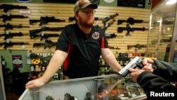 美國密蘇里州的一家槍支銷售店鋪