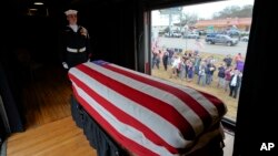  The flag-draped casket of former President George H.W. Bush passes through Magnolia, Texas, Dec. 6, 2018, along the route from Spring to College Station, Texas.