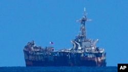 資料照：菲律賓海軍BRP Sierra Madre號艦隻。自1999年以來此船一直擱淺在南沙群島有爭議的第二托馬斯淺灘，中國稱作仁愛礁，菲律賓稱作阿雲金淺灘。（2023年8月22日）