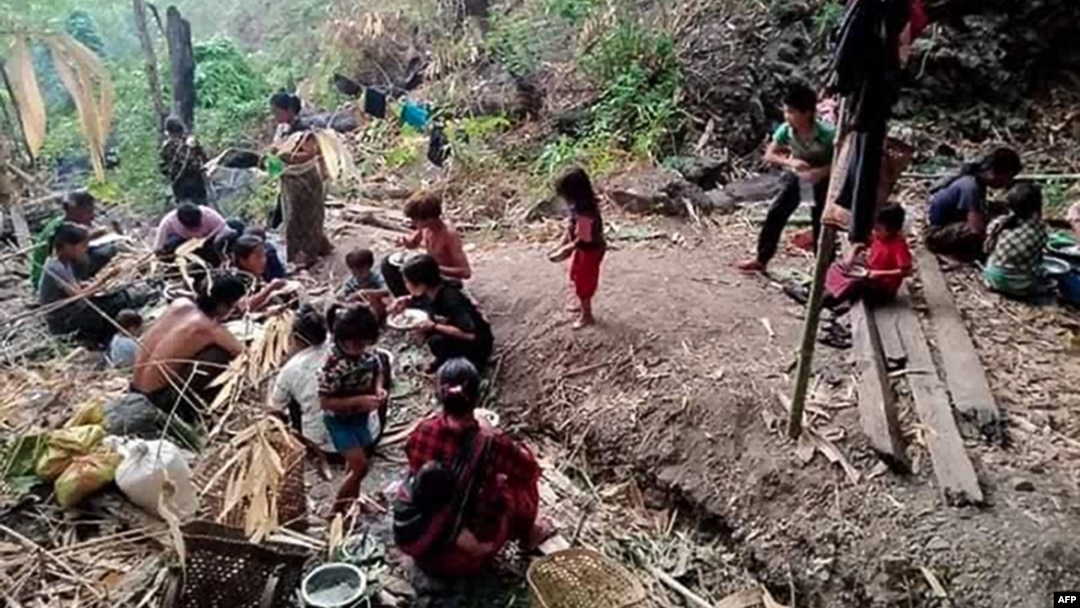 မင်းတပ်မြို့မှ စစ်ဘေးရှောင်များ။ (ဓာတ်ပုံ - Chin World)