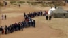 Eleitores zimbabueanos fazendo fila em Mbare perto de Harare