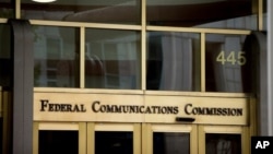 位於華盛頓的聯邦通訊委員會(FCC)總部入口。