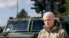 Президент Литвы Гитанас Науседа во время литовско-польских военных учений Brave Griffin в районе Сувалкского коридора недалеко от польской границы, 26 апреля 2024 года.