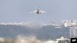 台灣國防部揭露解放軍大規模海上部署。一架台灣幻影2000戰機從新竹一個空軍基地起飛。 （2024年12月10日）