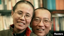 劉曉波的家人2010年10月發布的照片​​顯示劉曉波和妻子劉霞。