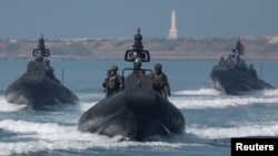台灣海軍春節期間在高雄海域舉行軍演. (2024年1月31日)