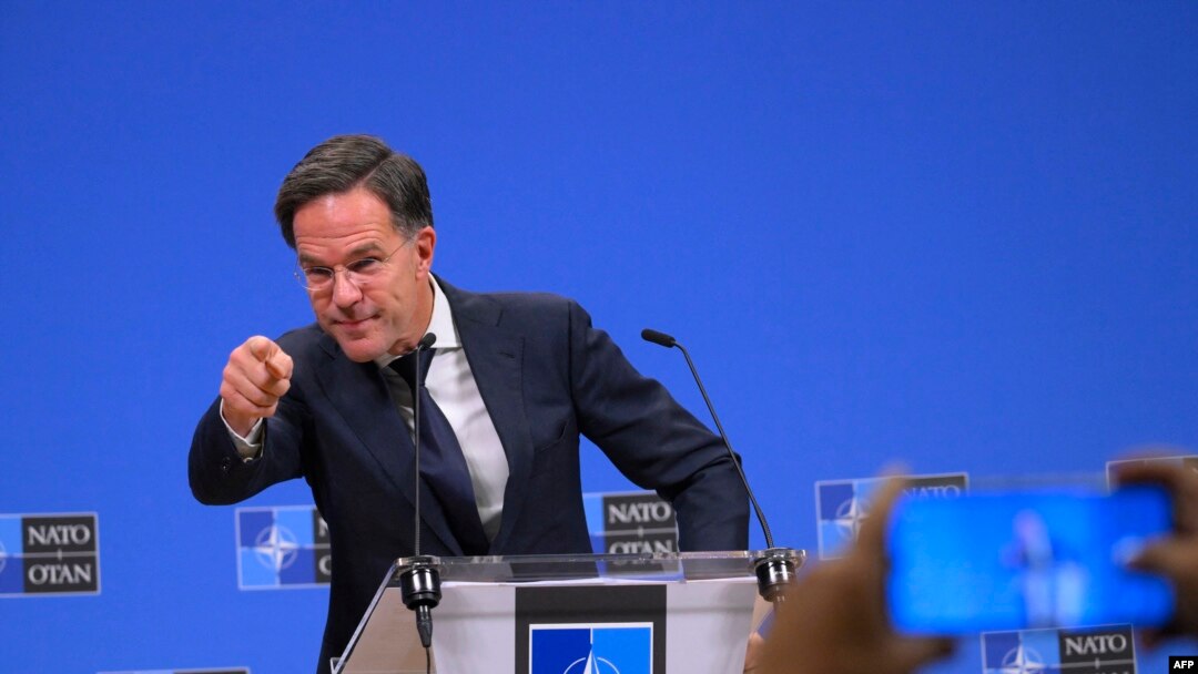 NATO အတွင်းရေးမှူးချုပ် Mark Rutte က ဘရပ်ဆဲလ်မြို့မှာကျင်းပတဲ့ နေတိုးနိုင်ငံခြားရေးဝန်ကြီးများအစည်းအဝေးမှာ သတင်းထောက်တွေနဲ့တွေ့ဆုံဖြေကြားစဥ်။ (ဒီဇင်ဘာ ၃၊ ၂၀၂၄) 